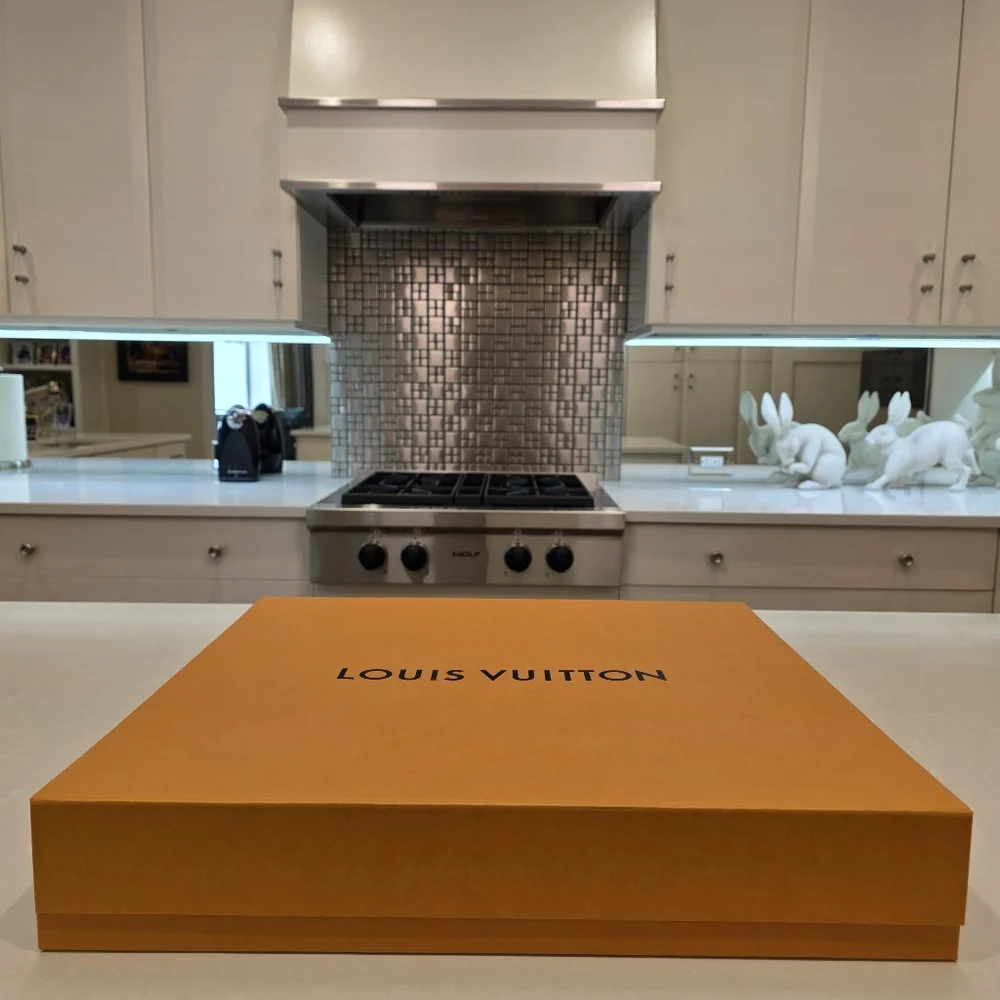 🔥Louis Vuitton Signature  Large Magnectic Closure Orange Packaging - Picture 2 of 14